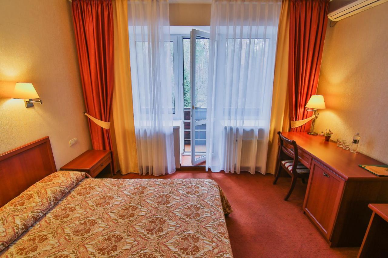 Ukraina Hotel Tcherkássi Exterior foto