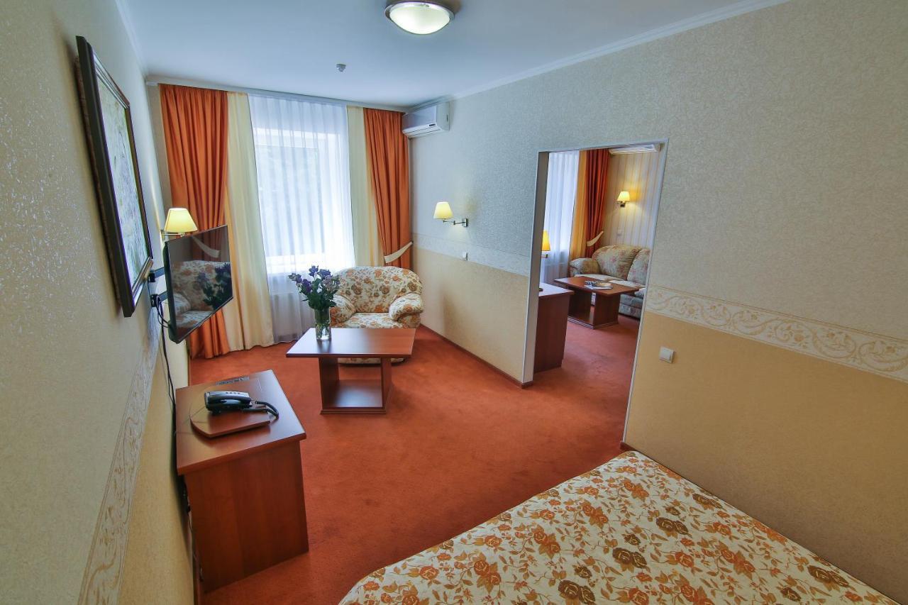 Ukraina Hotel Tcherkássi Exterior foto